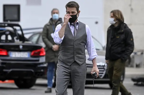 Top 10 Richest Actors in the World in 2025: Net Worth, Income & Lavish Lifestyles 6 Tom Cruise on the set of a Mission: Impossible film